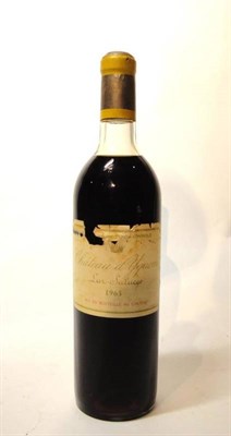 Lot 146 - Chateau d'Yquem 1963, Sauternes U: upper shoulder, cork raised and very poor colour, sold for...