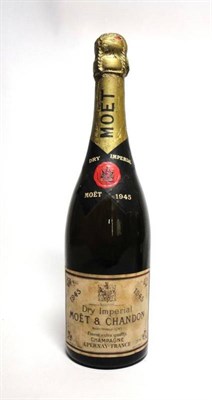 Lot 220 - Moet & Chandon Dry Imperial 1945, vintage champagne U: 1cm inverted