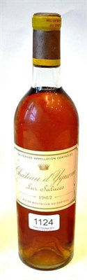 Lot 1124 - Chateau d'Yquem 1962, Sauternes U: top shoulder