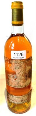 Lot 1126 - Chateau d'Yquem 1976, Sauternes U: into neck, very poor label but intact capsule