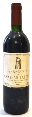 Lot 1065 - Chateau Latour 1987, Pauillac U: top shoulder