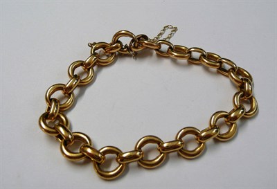 Lot 15 - A Link Bracelet, circle links and oval links interlock, measures 20.5cm