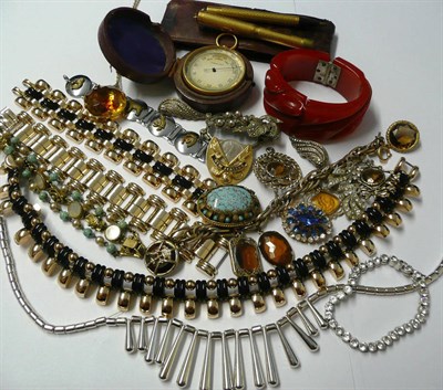 Lot 37 - A Box Containing Mixed Jewellery Items, including assorted paste jewellery, costume jewellery, etc