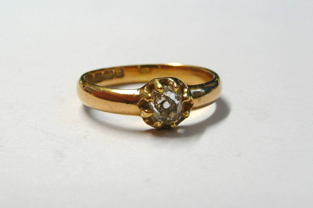 Lot 52 - An 18 Carat Gold Diamond Solitaire Ring, the