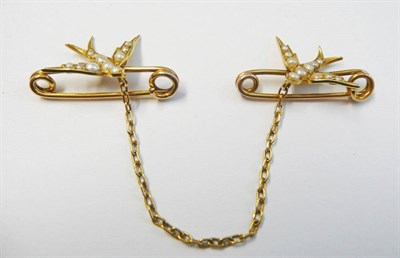 Lot 121 - A Late Victorian Double Swallow Brooch, each swallow chain linked and set with seed pearls