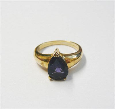 Lot 191 - A 9 Carat Gold Iolite Ring, the pear cut iolite in a three claw setting, to a plain polished shank