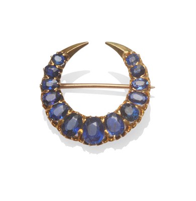 Lot 200 - An Early 20th Century Crescent Brooch, set with graduated oval cut sapphires, in yellow claw...