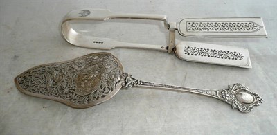Lot 250 - A Pair of George IV Silver Asparagus Servers, William King, London 1822, with fiddle pattern handle
