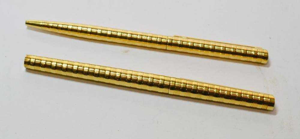 Lot 1372 - An 18ct Gold Dunhill Pen Set, comprising a fountain pen with a 14ct gold nib and a ballpoint...
