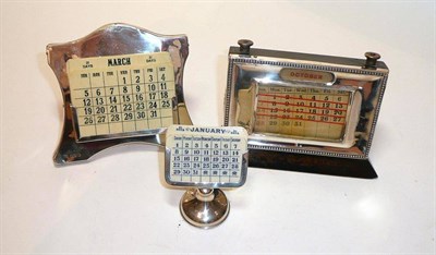 Lot 1379 - A George V Silver Desk Calendar, W J Myatt & Co, Birmingham 1929, with printed card changeable...