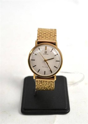 Lot 1080 - A 9ct Gold Centre Seconds Wristwatch, signed Omega, Geneve, 1970, (calibre 601) lever movement...