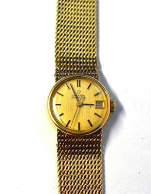 Lot 1123 - A Lady's 9ct Gold Automatic Calendar Centre Seconds Wristwatch, signed Omega, 1972, lever movement