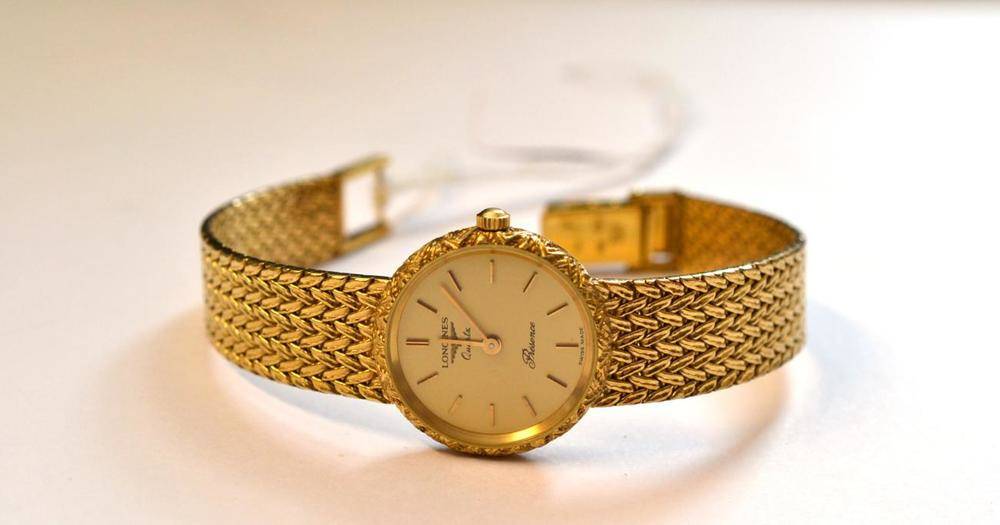 Lot 1176 - A Lady's 9ct Gold Wristwatch