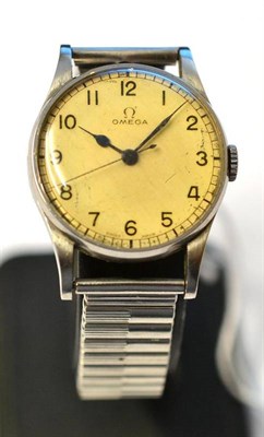 Lot 1012 - A WW2 British Air Ministry Centre Seconds Wristwatch, signed Omega, 1942, (calibre 30T2) lever...