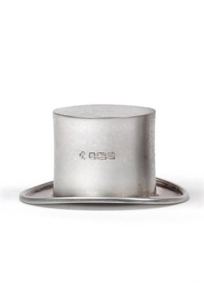 Lot 1054 - A Modern Novelty Silver Spirit Measure, Asprey & Co, London 1994, in the form of a top hat,...