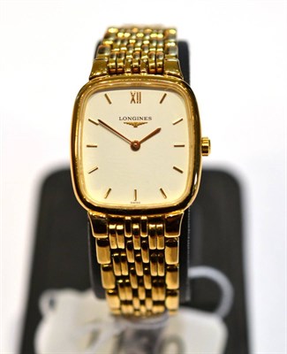 Lot 1130 - A Lady's Gold Plated Wristwatch, signed Longines, model: Les Grandes Classiques, circa 1995, quartz