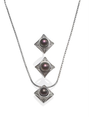 Lot 2020 - A 9 Carat White Gold Cultured Pearl and Diamond Pendant on Chain, a purpley coloured cultured pearl