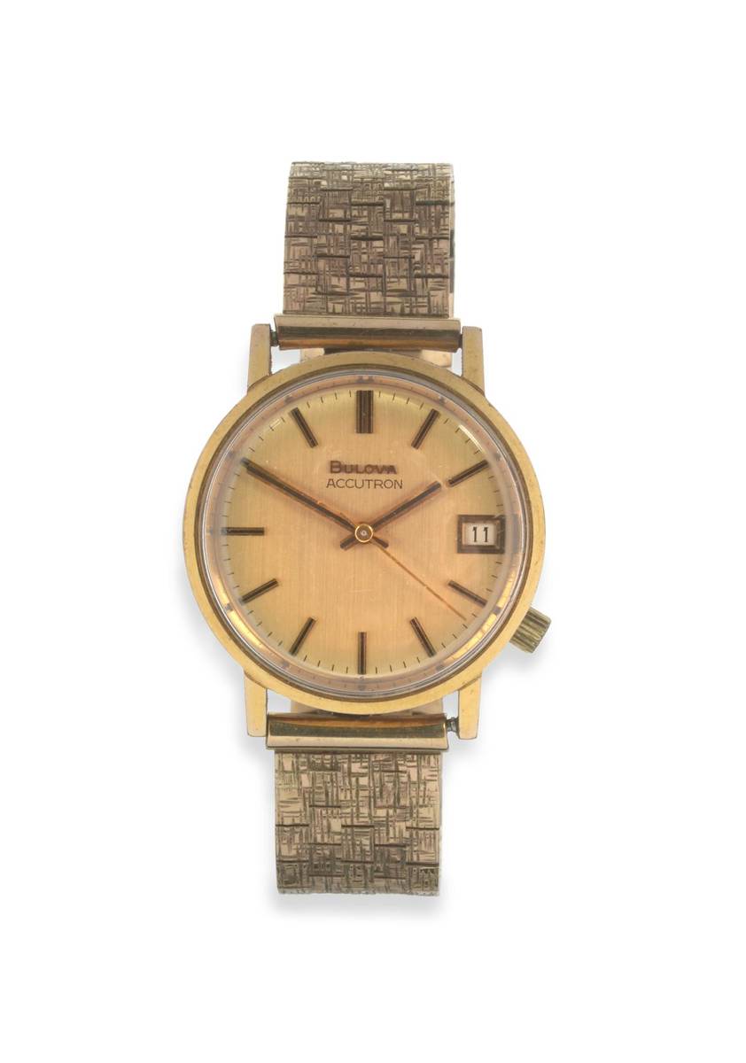 Lot 2074 - A 9ct Gold Electronic Calendar Centre Seconds Wristwatch, signed Bulova, Accutron, circa 1970,...