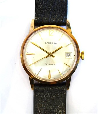 Lot 2087 - A 9ct Gold Automatic Calendar Centre Seconds Wristwatch, signed Garrard, 1974, (ETA calibre...