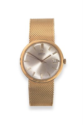 Lot 2233 - A 9ct Gold Automatic Calendar Centre Seconds Wristwatch, signed Omega, 1967, (calibre 565)...