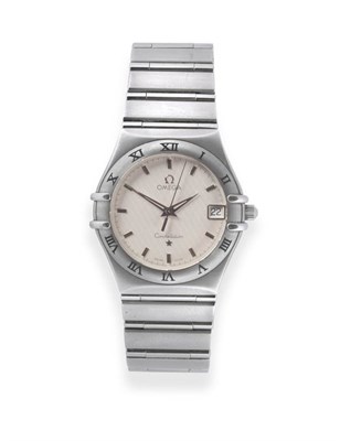 Lot 2242 - A Stainless Steel Calendar Centre Seconds Wristwatch, signed Omega, model: Constellation, circa...