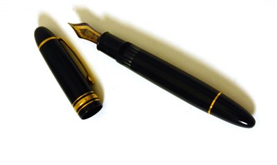 Lot 2316 - Montblanc: A Meisterstuck Fountain Pen, nib size M, plain black (crack to cover)