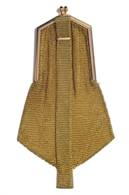 Lot 2402 - A 9ct Gold Mesh Evening Purse, with cabochon clasp and a mesh suspension loop, 109g