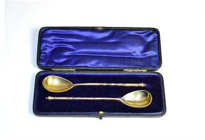 Lot 2215 - A Pair of Russian Parcel Gilt and Niello Silver Spoons, Moscow 1894, decorated with a view of...