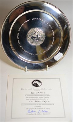 Lot 2259 - An Elizabeth II Silver Limited Edition Plate, 1976, designed by Stuart Devlin with a central...