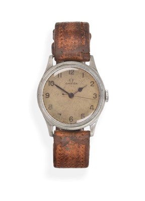 Lot 2158 - A Royal Air Force Centre Seconds Military Wristwatch, signed Omega, 1943, (calibre 30T2) lever...