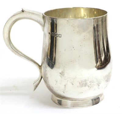 Lot 2255 - A George VI Silver Mug, maker's mark C.E, London 1946, of heavy gauge, plain baluster shape on...