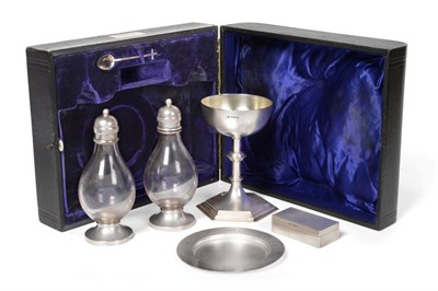 Lot 2293 - An Edwardian Silver Communion Set, John Round & Son, Sheffield 1906, comprising: a chalice;...