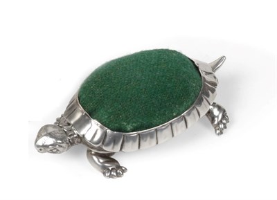 Lot 2247 - An Edwardian Silver Novelty Tortoise Pin Cushion, Saunders & Shepherd, Birmingham 1907, with design