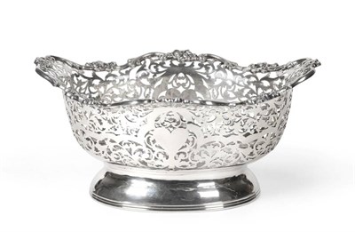 Lot 2264 - An Edwardian Pierced Silver Oval Basket, Nathan & Hayes, Chester 1907, with floral shaped rim,...