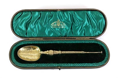 Lot 2296 - An Edwardian Silver Gilt Replica of The Anointing Spoon, Edward Barnard & Sons, London 1901, in...