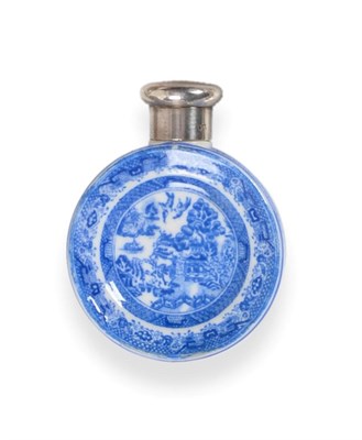 Lot 2311 - A Victorian Silver Mounted Willow Pattern Scent Bottle, Sampson Mordan, London 1887, drum...