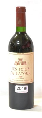 Lot 2049A - Chateau Les Forts de Latour 1983, Pauillac U: top shoulder