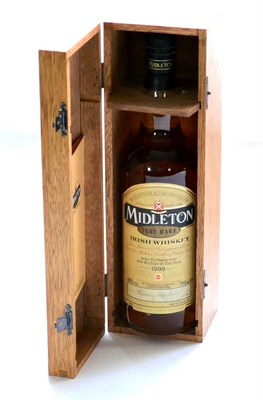 Lot 1309 - Midleton Very Rare 1999, Irish Whiskey, 700ml, 40%, in original wooden case