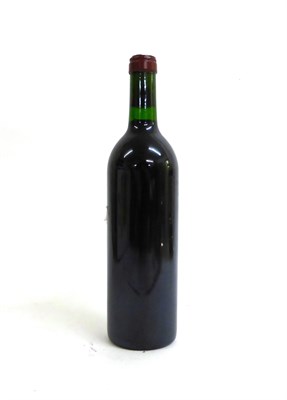 Lot 2037 - Chateau Lafite Rothschild 1987, Pauillac U: no label, cut capsule, clear cork, into neck