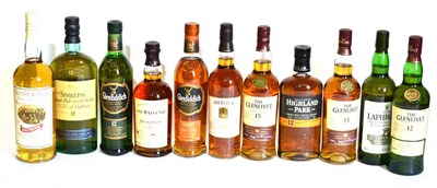 Lot 2402 - A Mixed Parcel of Whisky Comprising: Glenfiddich Rich Oak 14 year old; Aberlour 10 year old;...