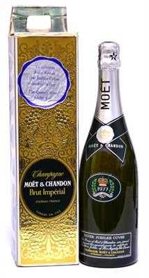 Lot 2116 - Moet et Chandon 1977 Silver Jubilee Cuvee, vintage champagne, with original carton U: 1.5cm...