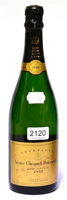 Lot 2120 - Veuve Clicquot 1988, vintage champagne U: 1cm inverted