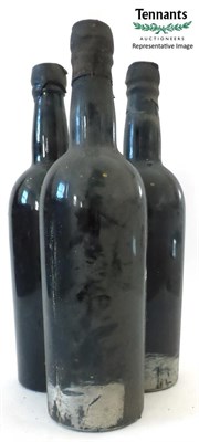 Lot 2359 - Croft 1960, vintage port (x12) (twelve bottles) U: 1x mid shoulder 11x top shoulder /into neck,...