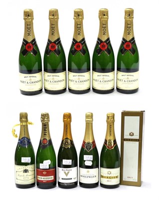 Lot 2151 - A Mixed Parcel of Champagne Including: Moet et Chandon NV (x6) etc (eleven bottles)