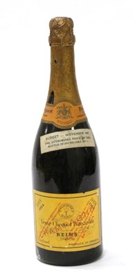 Lot 2171 - Veuve Clicquot 1934, vintage champagne, neck label reads 'Budget November 1947 - the authorised...