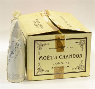 Lot 2218 - Moet & Chandon Brut 1981, vintage champagne, oc (twelve bottles)