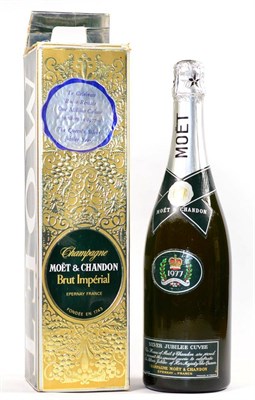 Lot 2114 - Moet et Chandon 1977 Silver Jubilee Cuvee, vintage champagne, with original carton U: 1.5cm...
