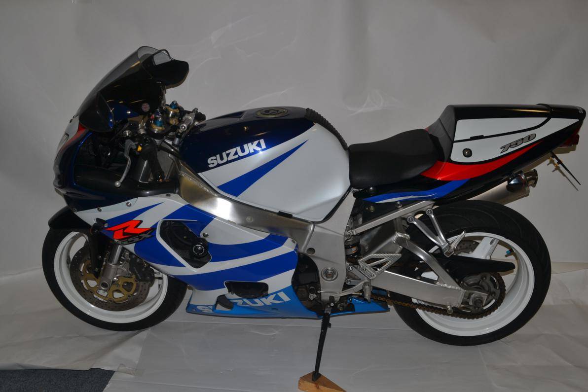 Lot 2121 - 2001 Suzuki GSXR 750 Y Registration Number: Y54 VMR Date Of First Registration: 30/06/2001 Vin...