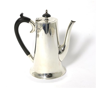 Lot 71 - A George V Silver Coffee Pot, Walker & Hall, Sheffield 1926, of plain tapering from with...