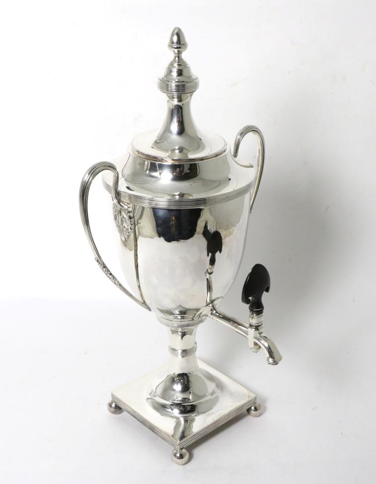 Lot 79 - An Edwardian Silver Tea Urn of George III Style, Barker Brothers, Chester 1909, with reeded borders